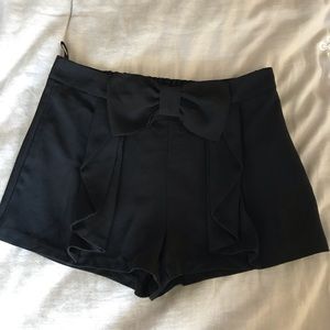 Black bow shorts